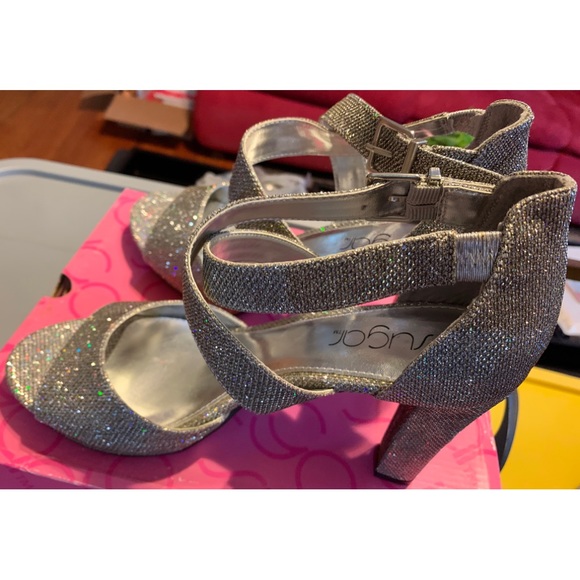 NWOT Sugar Sgr-Kyra Pewter Glitter High Heels Size 10M - Picture 2 of 6